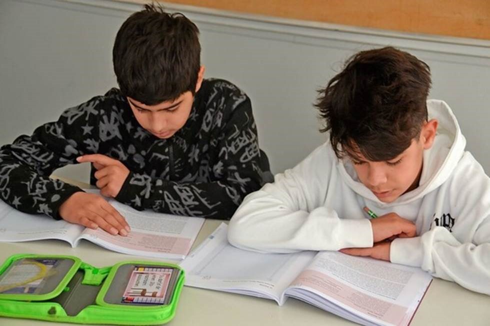 Viel Eifer legen die Schülerinnen und Schüler an den Tag, wenn es darum geht, die Lesefähigkeit zu verbessern. Foto: Christiane Sahli